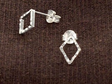 1 pair of 925 Sterling Silver Rhombus Stud Earrings 7x10mm. Polish Finished.