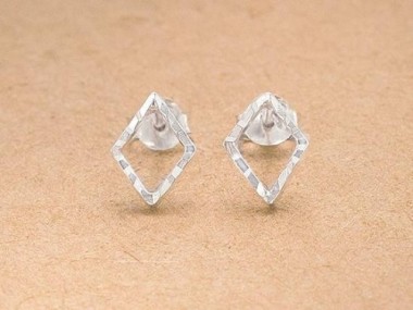 925 Sterling Silver Rhombus Stud Earrings 7x10mm.