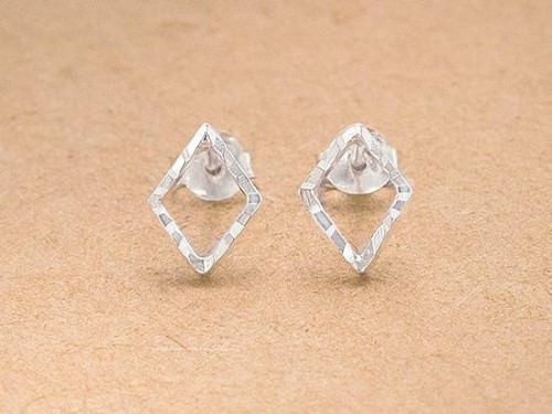 1 pair of 925 Sterling Silver Rhombus Stud Earrings 7x10mm. Polish Finished.