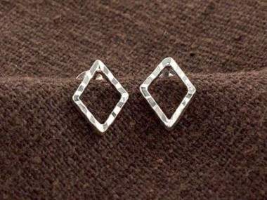 925 Sterling Silver Rhombus Stud Earrings 7x10mm.