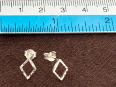 925 Sterling Silver Rhombus Stud Earrings 7x10mm.