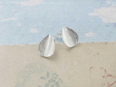 925 Sterling Silver Pear Stud Earrings 9x12mm.