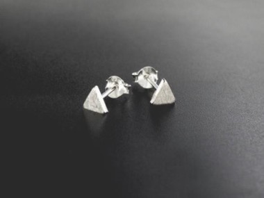 925 Sterling Silver Brushed Triangle Stud Earrings 5mm.