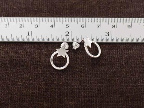 1 pair of 925 Sterling Silver Star and Circle Link Stud Earrings. Polish Finished