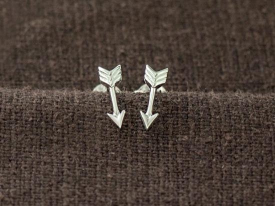 1 pair of 925 Sterling Silver Arrow Stud Earrings 3x9mm. minimalist earrings