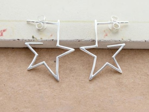 1 pair of 925 Sterling Silver Star Stud Earrings 19mm.