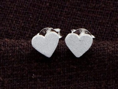 925 Sterling Silver Brushed Heart Stud Earrings 6 mm.