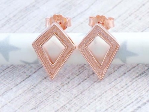 1 Pair of 925 Sterling Silver Rose Gold Vermeil Style Textured Diamond shaped Stud Earrings 8x11mm.