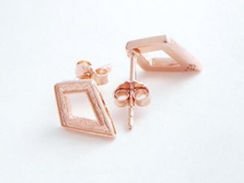 1 Pair of 925 Sterling Silver Rose Gold Vermeil Style Textured Diamond shaped Stud Earrings 8x11mm.