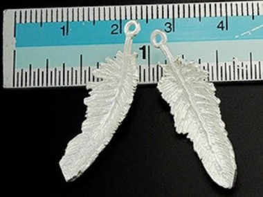 925 Sterling Silver Feather Pendants 10x32mm.