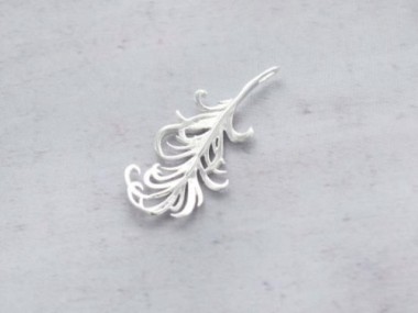 925 Sterling Silver Feather Pendant 14x30mm.