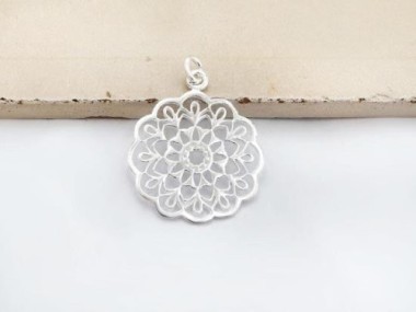 925 Sterling Silver Filigree Disc Pendant 23mm.