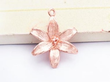 925 Sterling Silver Rose Gold Vermeil Style Lily Flower Pendant 17mm.