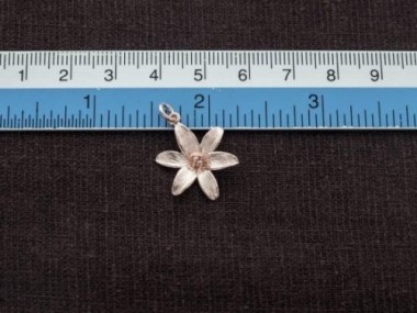 925 Sterling Silver Rose Gold Vermeil Style Lily Flower Pendant 17mm.