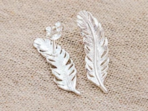 1 pair of 925 Sterling Silver Feather Stud Earrings 7.5x26mm.