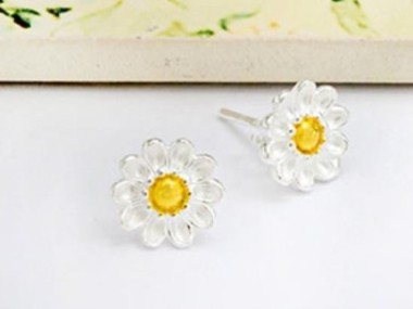 925 Sterling Silver Flower Stud Earrings, Gold plated pollen 10mm.