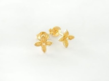 925 Sterling Silver Gold Vermeil Style flower Stud Earrings 8 mm.