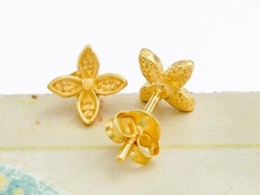 925 Sterling Silver Gold Vermeil Style flower Stud Earrings 8 mm.