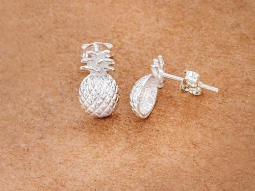 1 pair of 925 Sterling Silver Pineapple Stud Earrings 7x12 mm.