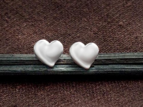 1 pair of 925 Sterling Silver Heart Stud Earrings 7.5x8 mm.