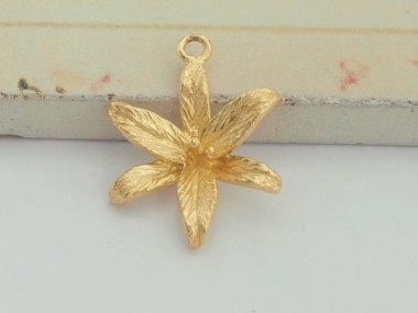 925 Sterling Silver Gold Vermeil Style Lily Flower Pendant 15x17mm.