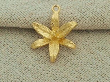 925 Sterling Silver Gold Vermeil Style Lily Flower Pendant 15x17mm.