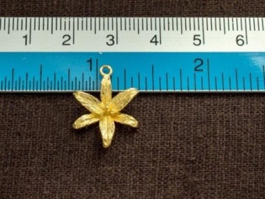 925 Sterling Silver Gold Vermeil Style Lily Flower Pendant 15x17mm.