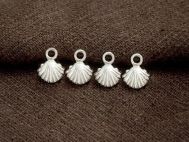 925 Sterling Silver Scallop Shell Charms 6x7mm.