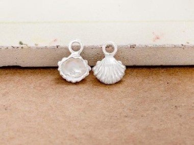 925 Sterling Silver Scallop Shell Charms 6x7mm.