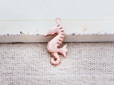 925 Sterling Silver Rose Gold Vermeil Style Seahorse Pendant 9x19mm.