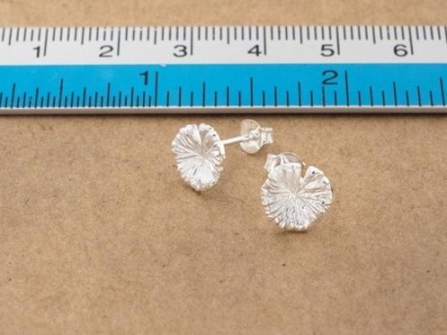 1 pair of 925 Sterling Silver Tiny Lotus Leaf Stud Earrings 9mm.