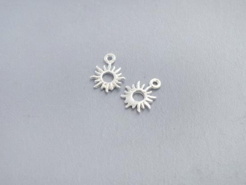 4 of 925 Sterling Silver Sun Charms 7mm.