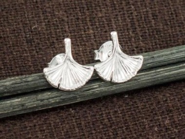 925 Sterling Silver Ginkgo Stud Earrings 9mm.