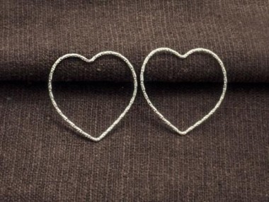 925 Sterling Silver Diamond Cut Heart Links, Connectors 25x1 mm.