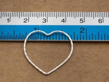 925 Sterling Silver Diamond Cut Heart Links, Connectors 25x1 mm.