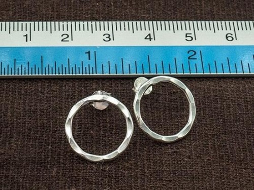 1 pair of 925 Sterling Silver Hammered Circle Stud Earrings 15mm. minimalist earrings