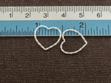 925 Sterling Silver Diamond Cut Heart Links, Connectors 15x1 mm.