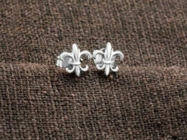 925 Sterling Silver Fleur de lis Stud Earrings 6x7mm.