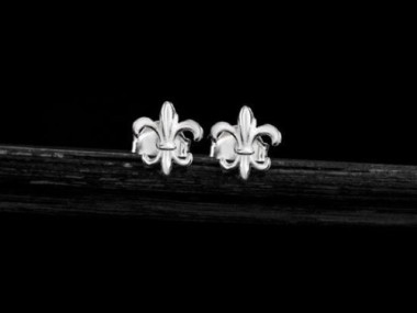 925 Sterling Silver Fleur de lis Stud Earrings 6x7mm.