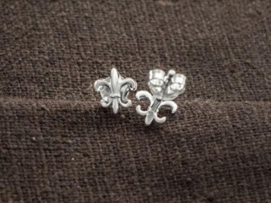 925 Sterling Silver Fleur de lis Stud Earrings 6x7mm.