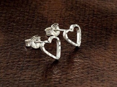 925 Sterling Silver Heart Stud Earrings 7mm.