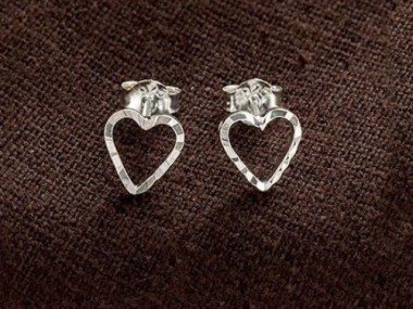 925 Sterling Silver Heart Stud Earrings 7mm.