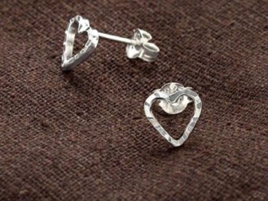 925 Sterling Silver Heart Stud Earrings 7mm.